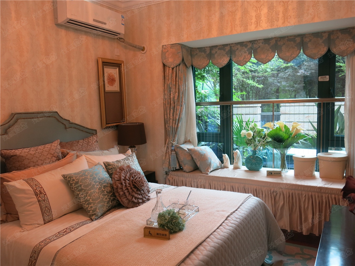 成都恒大翡翠华庭楼盘样板间