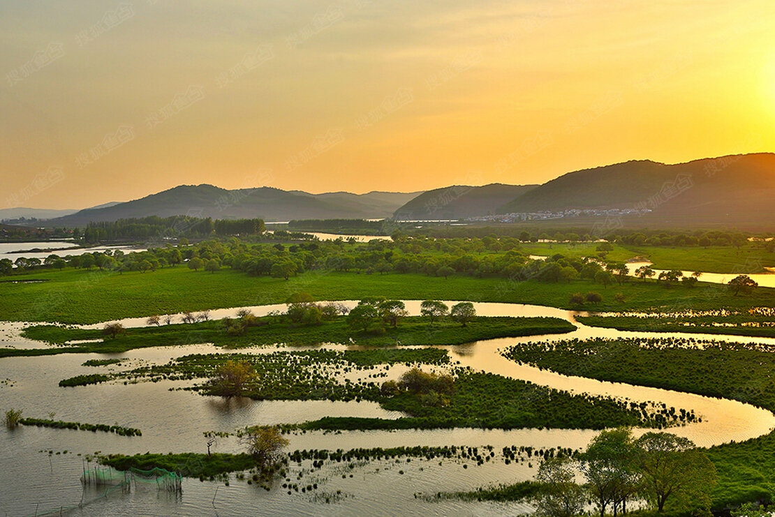 绿地与湖
